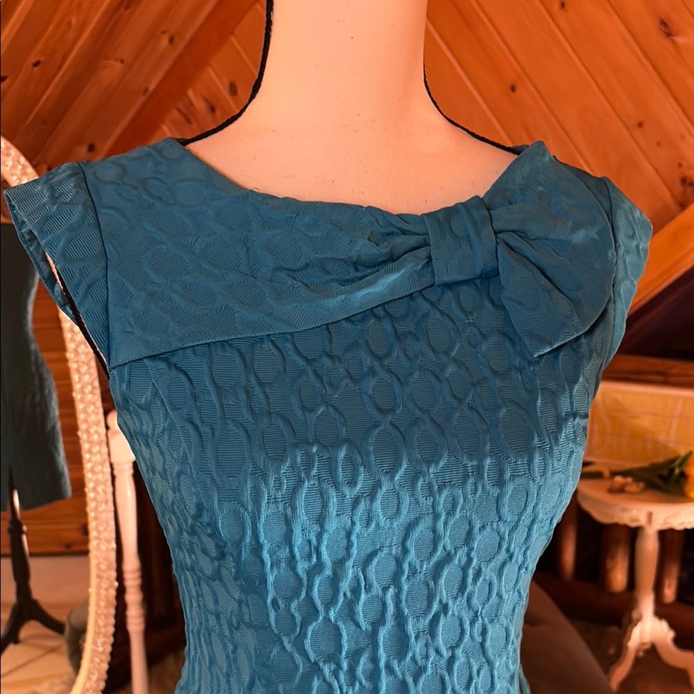 Elegant Blue Textured Women's Dress - Picture 3 of 4